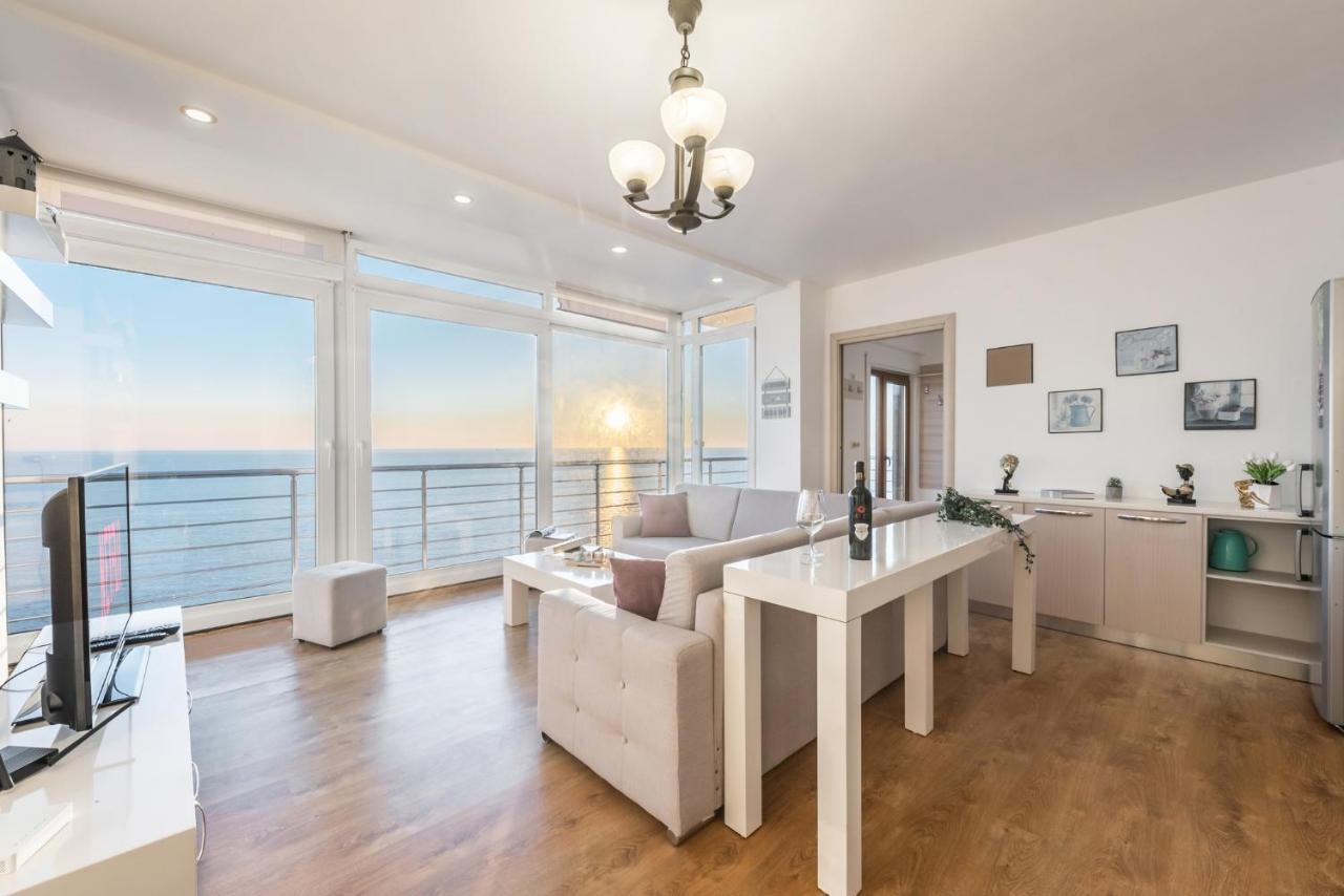 Blue Heaven -Full Sea View Brand New Apartment Durres Bagian luar foto